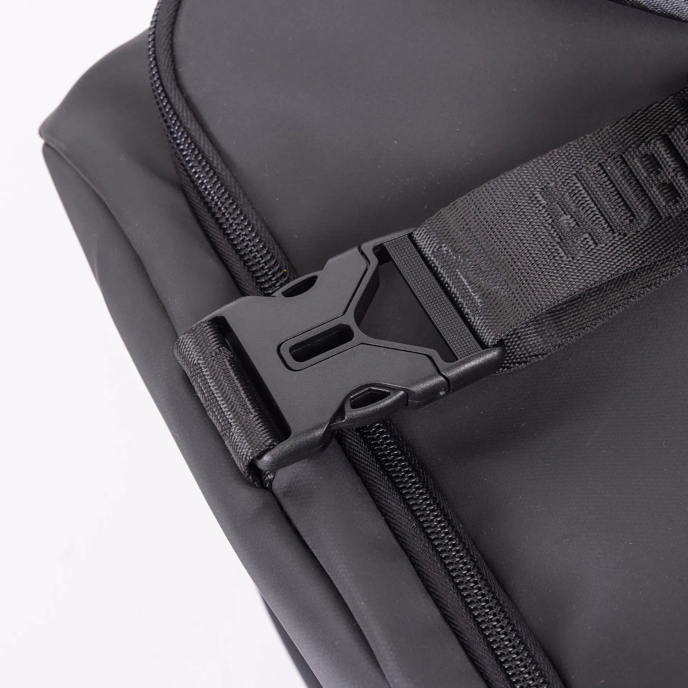 Shires Aubrion React Holdall - Black 10624